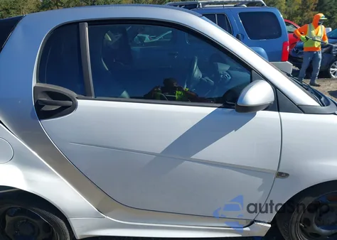 2015 Smart Fortwo Passion/Pure из США, поврежденный, VIN WMEEJ3BA8FK808251